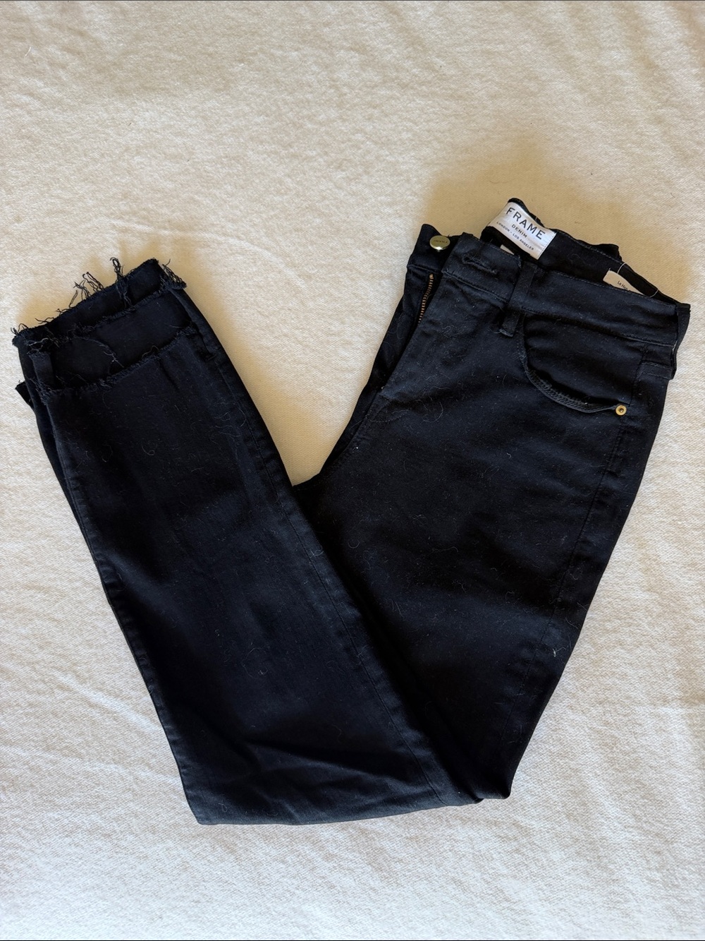 Frame Denim Black Cropped High-Rise Skinny Jeans with Frayed Hem